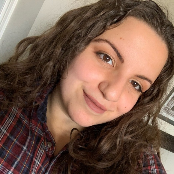 Meet your Posher, Julia - Picture 1 of 1